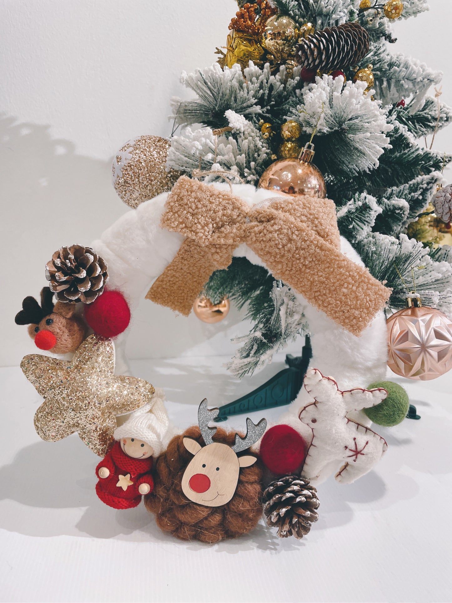 20cm Winter Wreath - Beige - Gifts by Art Tree