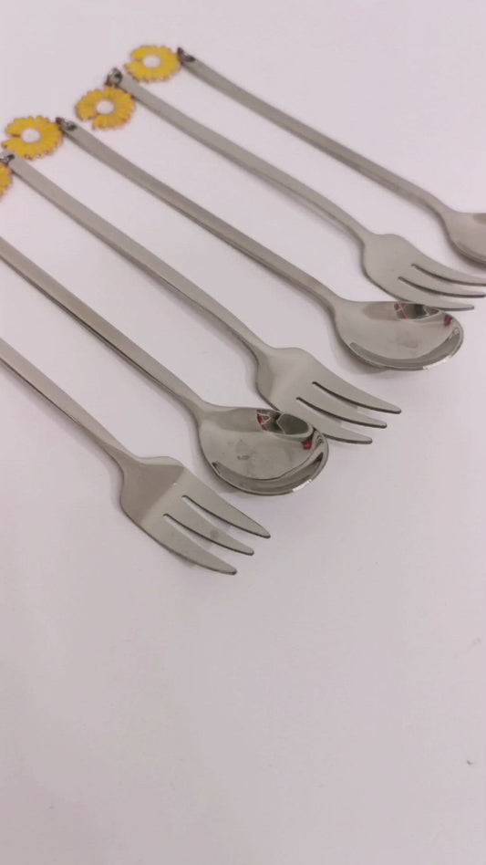 Daisy Dessert Spoons - Silver - Set of 3